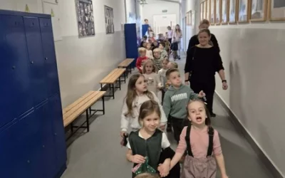 Motylki i Delfinki wizytą w ZSZiO