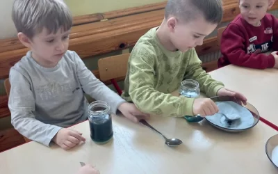 Zabawy badawcze w grupie "Smerfy"