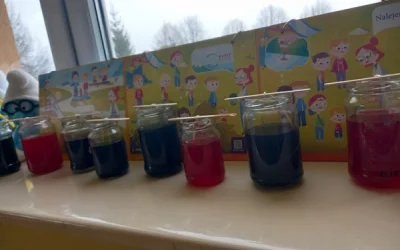 Zabawy badawcze w grupie "Smerfy"