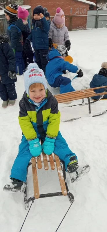 Zabawy na śniegu Smerfów