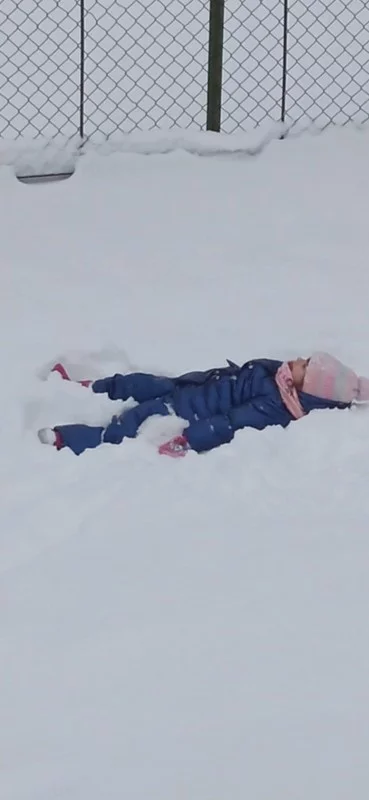 Zabawy na śniegu Smerfów