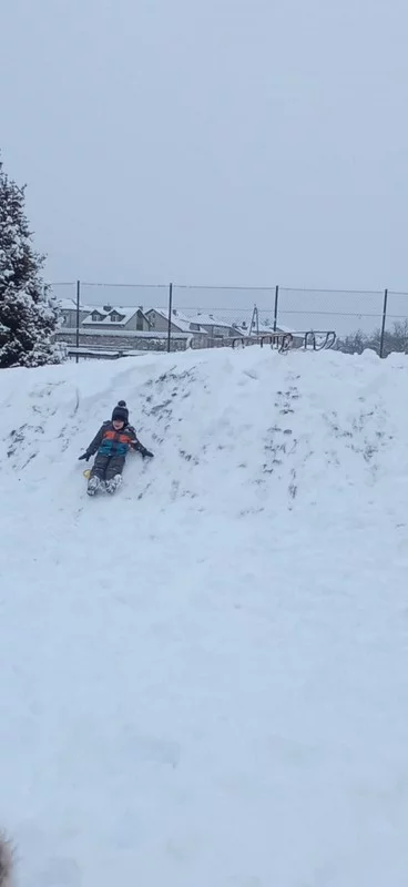 Zabawy na śniegu Smerfów