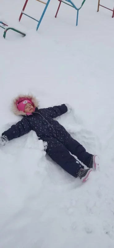 Zabawy na śniegu Smerfów