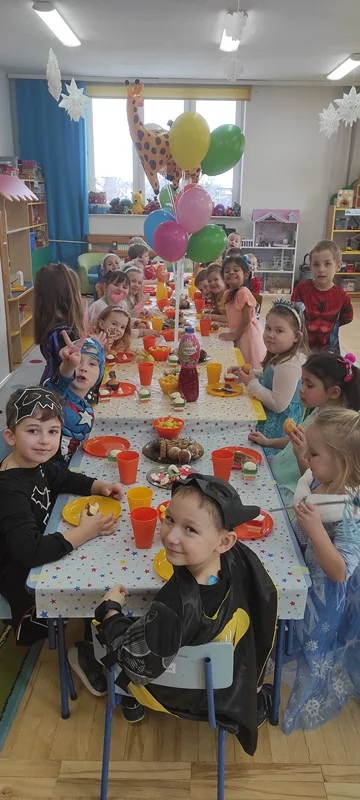 Bal karnawałowy (Al. 400-lecia)