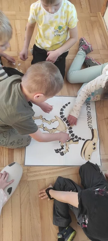 Skrzaty zgłębiały tajemnice dinozaurów