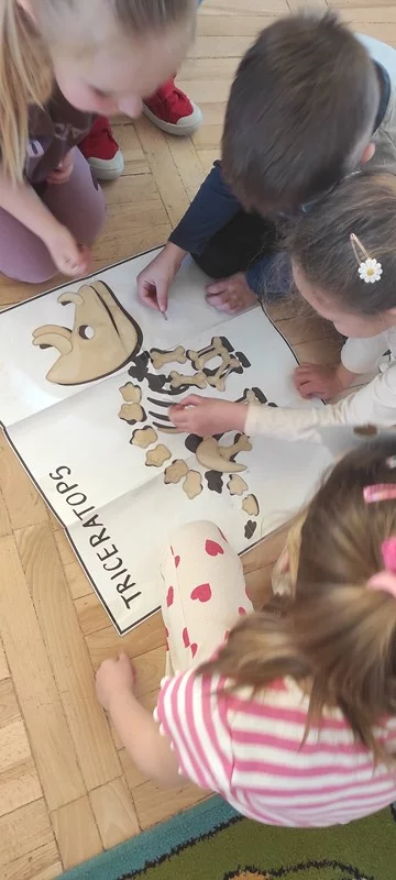 Skrzaty zgłębiały tajemnice dinozaurów