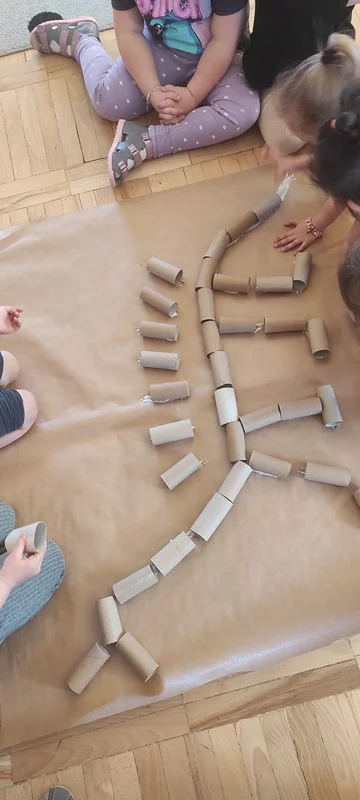 Skrzaty zgłębiały tajemnice dinozaurów