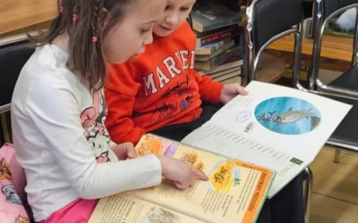 Skrzaty z wizytą w bibliotece