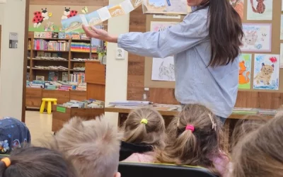 Skrzaty z wizytą w bibliotece