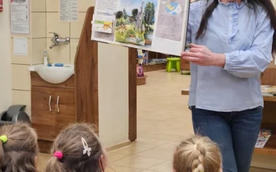 Skrzaty z wizytą w bibliotece