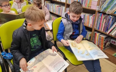 Skrzaty z wizytą w bibliotece