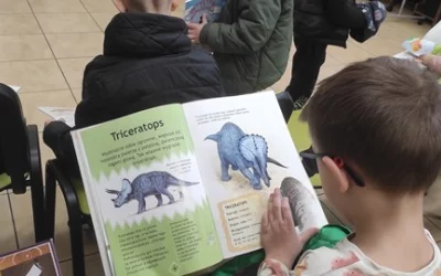 Skrzaty z wizytą w bibliotece