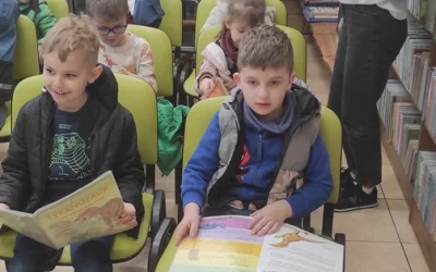 Skrzaty z wizytą w bibliotece