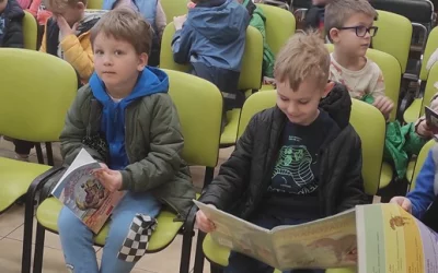 Skrzaty z wizytą w bibliotece